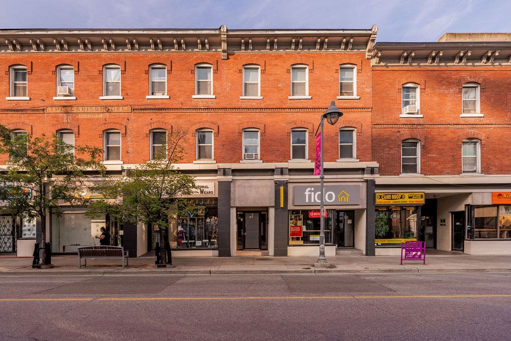 Image of 212 1/2 - 216 1/2 Bank amenities