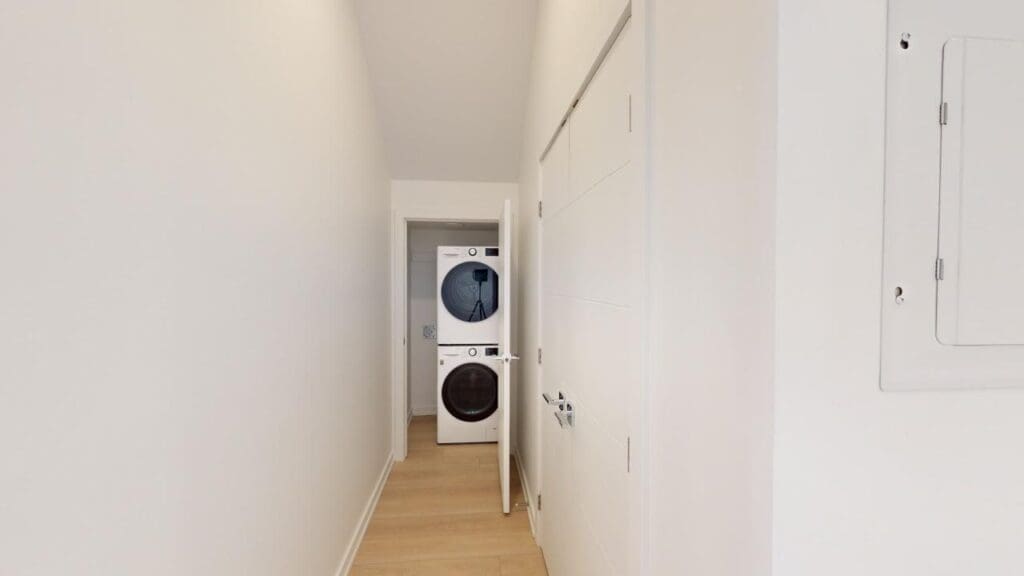 Image of 212 1/2 - 216 1/2 Banque amenities